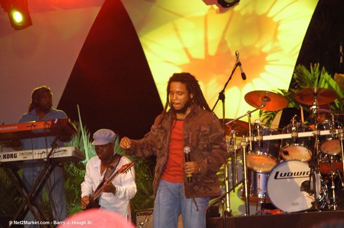 Damian "Junior Gong" Marley & Stephen Marley - Red Stripe Reggae Sumfest 2005 - International Night #2 - July 23th, 2005 - Negril Travel Guide, Negril Jamaica WI - http://www.negriltravelguide.com - info@negriltravelguide.com...!