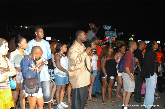 Other Photos - Red Stripe Reggae Sumfest 2005 - International Night #2 - July 23th, 2005 - Negril Travel Guide, Negril Jamaica WI - http://www.negriltravelguide.com - info@negriltravelguide.com...!