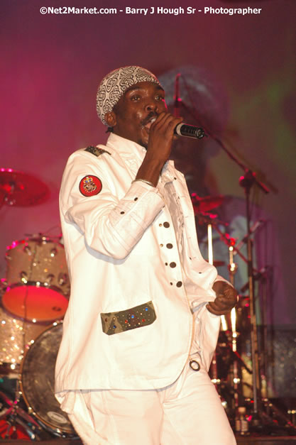 Anthony B - Explosion - Red Stripe Reggae Sumfest 2007 - Thursday, July 19, 2007 - Red Stripe Reggae Sumfest 2007 at Catherine Hall, Montego Bay, St James, Jamaica W.I. - Negril Travel Guide, Negril Jamaica WI - http://www.negriltravelguide.com - info@negriltravelguide.com...!