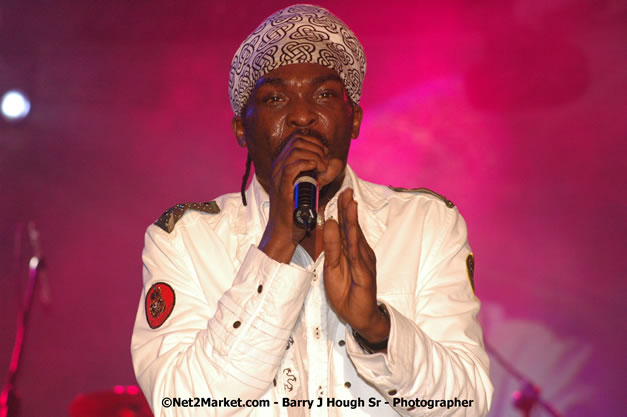 Anthony B - Explosion - Red Stripe Reggae Sumfest 2007 - Thursday, July 19, 2007 - Red Stripe Reggae Sumfest 2007 at Catherine Hall, Montego Bay, St James, Jamaica W.I. - Negril Travel Guide, Negril Jamaica WI - http://www.negriltravelguide.com - info@negriltravelguide.com...!