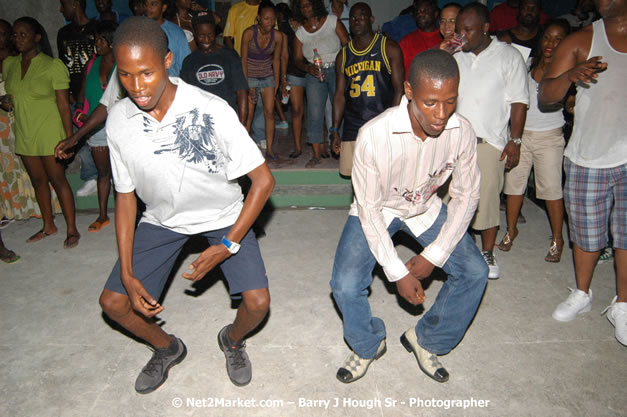 Red Stripe Reggae Sumfest 2007 - Beach Party - Tropical Beach - Sunday, July 15, 2007 - FAB 5 + Z Liquid - zip 103 fm - DJ Marvin - fame 95 fm - Craig Ross - Pieces  - Wyclef Refuge all-Star Sound System - Tropical Beach, Montego Bay, St James, Jamaica W.I. - Negril Travel Guide.com, Negril Jamaica WI - http://www.negriltravelguide.com - info@negriltravelguide.com...!