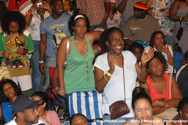 Beres Hammond - Red Stripe Reggae Sumfest 2007 - Zenith - Saturday, July 21, 2007 - Catherine Hall, Montego Bay, St James, Jamaica W.I. - Negril Travel Guide, Negril Jamaica WI - http://www.negriltravelguide.com - info@negriltravelguide.com...!