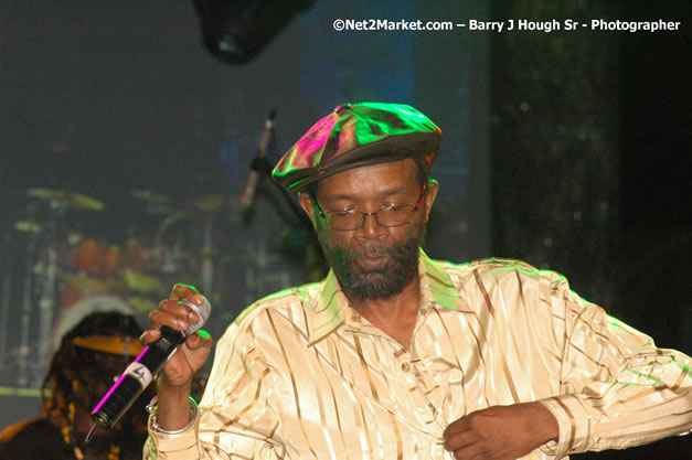 Beres Hammond - Red Stripe Reggae Sumfest 2007 - Zenith - Saturday, July 21, 2007 - Catherine Hall, Montego Bay, St James, Jamaica W.I. - Negril Travel Guide, Negril Jamaica WI - http://www.negriltravelguide.com - info@negriltravelguide.com...!