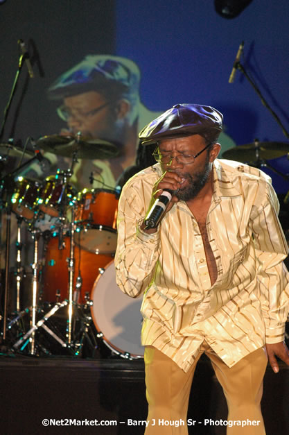 Beres Hammond - Red Stripe Reggae Sumfest 2007 - Zenith - Saturday, July 21, 2007 - Catherine Hall, Montego Bay, St James, Jamaica W.I. - Negril Travel Guide, Negril Jamaica WI - http://www.negriltravelguide.com - info@negriltravelguide.com...!