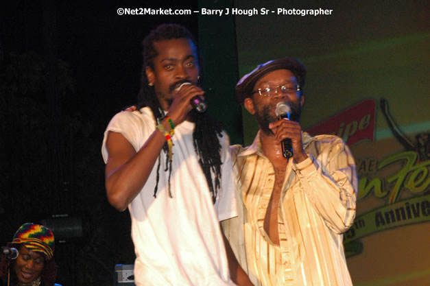 Beres Hammond - Red Stripe Reggae Sumfest 2007 - Zenith - Saturday, July 21, 2007 - Catherine Hall, Montego Bay, St James, Jamaica W.I. - Negril Travel Guide, Negril Jamaica WI - http://www.negriltravelguide.com - info@negriltravelguide.com...!