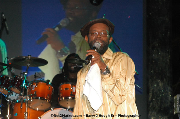 Beres Hammond - Red Stripe Reggae Sumfest 2007 - Zenith - Saturday, July 21, 2007 - Catherine Hall, Montego Bay, St James, Jamaica W.I. - Negril Travel Guide, Negril Jamaica WI - http://www.negriltravelguide.com - info@negriltravelguide.com...!