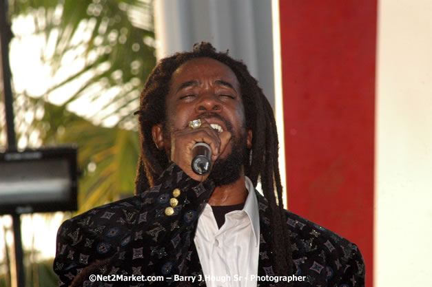 Half Pint - Red Stripe Reggae Sumfest 2007 - Zenith - Saturday, July 21, 2007 - Catherine Hall, Montego Bay, St James, Jamaica W.I. - Negril Travel Guide, Negril Jamaica WI - http://www.negriltravelguide.com - info@negriltravelguide.com...!