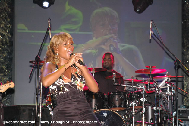 Mary J. Blige - Red Stripe Reggae Sumfest 2007 - Zenith - Saturday, July 21, 2007 - Catherine Hall, Montego Bay, St James, Jamaica W.I. - Negril Travel Guide, Negril Jamaica WI - http://www.negriltravelguide.com - info@negriltravelguide.com...!