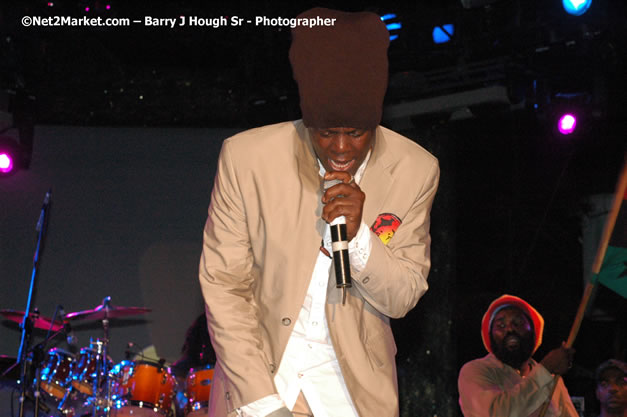 Richie Spice  - Red Stripe Reggae Sumfest 2007 - Zenith - Saturday, July 21, 2007 - Catherine Hall, Montego Bay, St James, Jamaica W.I. - Negril Travel Guide, Negril Jamaica WI - http://www.negriltravelguide.com - info@negriltravelguide.com...!