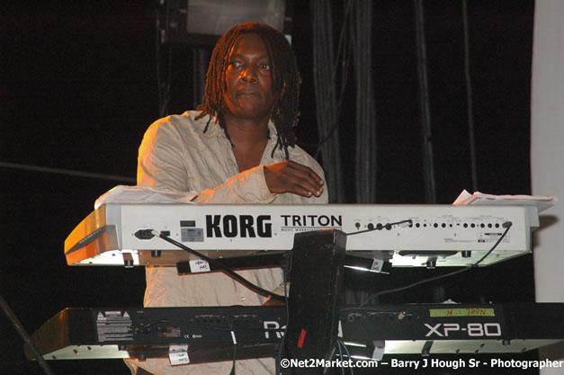 Tanya Stephens - Red Stripe Reggae Sumfest 2007 - Zenith - Saturday, July 21, 2007 - Catherine Hall, Montego Bay, St James, Jamaica W.I. - Negril Travel Guide, Negril Jamaica WI - http://www.negriltravelguide.com - info@negriltravelguide.com...!