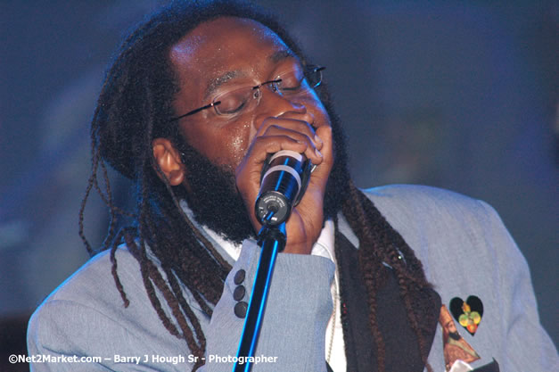 Tarrus Riley - Red Stripe Reggae Sumfest 2007 - Zenith - Saturday, July 21, 2007 - Catherine Hall, Montego Bay, St James, Jamaica W.I. - Negril Travel Guide, Negril Jamaica WI - http://www.negriltravelguide.com - info@negriltravelguide.com...!