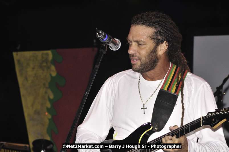 Andy Vernon @ Red Stripe Reggae Sumfest 2008 International Night 2, Catherine Hall, Montego Bay - Saturday, July 19, 2008 - Reggae Sumfest 2008 July 13 - July 19, 2008 - Photographs by Net2Market.com - Barry J. Hough Sr. Photojournalist/Photograper - Photographs taken with a Nikon D300 - Negril Travel Guide, Negril Jamaica WI - http://www.negriltravelguide.com - info@negriltravelguide.com...!