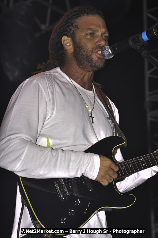 Andy Vernon @ Red Stripe Reggae Sumfest 2008 International Night 2, Catherine Hall, Montego Bay - Saturday, July 19, 2008 - Reggae Sumfest 2008 July 13 - July 19, 2008 - Photographs by Net2Market.com - Barry J. Hough Sr. Photojournalist/Photograper - Photographs taken with a Nikon D300 - Negril Travel Guide, Negril Jamaica WI - http://www.negriltravelguide.com - info@negriltravelguide.com...!