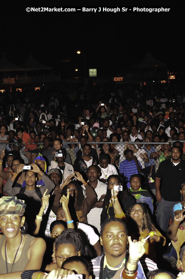 Lil Wayne @ Red Stripe Reggae Sumfest 2008 International Night 2, Catherine Hall, Montego Bay - Saturday, July 19, 2008 - Reggae Sumfest 2008 July 13 - July 19, 2008 - Photographs by Net2Market.com - Barry J. Hough Sr. Photojournalist/Photograper - Photographs taken with a Nikon D300 - Negril Travel Guide, Negril Jamaica WI - http://www.negriltravelguide.com - info@negriltravelguide.com...!