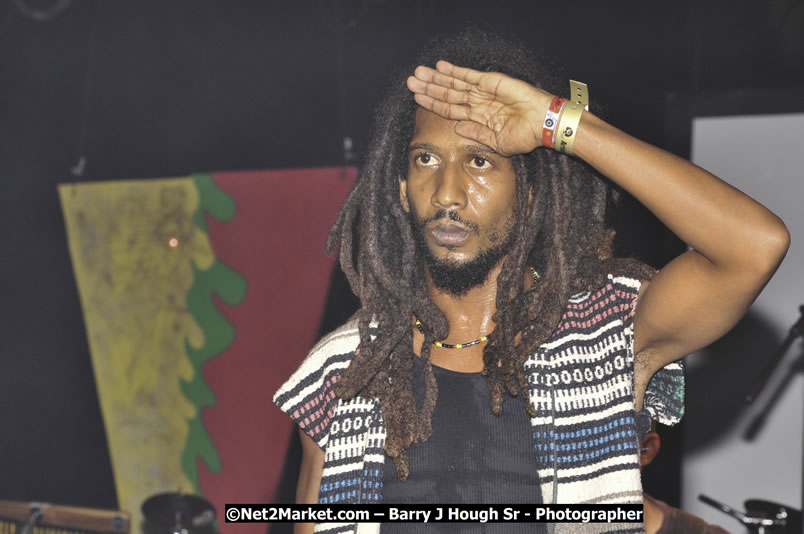 Rootz Underground @ Red Stripe Reggae Sumfest 2008 International Night 2, Catherine Hall, Montego Bay - Saturday, July 19, 2008 - Reggae Sumfest 2008 July 13 - July 19, 2008 - Photographs by Net2Market.com - Barry J. Hough Sr. Photojournalist/Photograper - Photographs taken with a Nikon D300 - Negril Travel Guide, Negril Jamaica WI - http://www.negriltravelguide.com - info@negriltravelguide.com...!