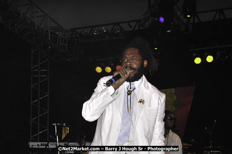 Tarrus Riley @ Red Stripe Reggae Sumfest 2008 International Night 2, Catherine Hall, Montego Bay - Saturday, July 19, 2008 - Reggae Sumfest 2008 July 13 - July 19, 2008 - Photographs by Net2Market.com - Barry J. Hough Sr. Photojournalist/Photograper - Photographs taken with a Nikon D300 - Negril Travel Guide, Negril Jamaica WI - http://www.negriltravelguide.com - info@negriltravelguide.com...!