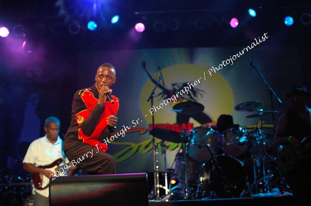 Romain Virgo  @ Reggae Sumfest 2009 - International Night 2 - Reggae Sumfest 2009,Catherine Hall, Montego Bay, St. James, Jamaica W.I. - Saturday, July 25, 2009 - Reggae Sumfest 2009, July 19 - 25, 2009 - Photographs by Net2Market.com - Barry J. Hough Sr. Photojournalist/Photograper - Photographs taken with a Nikon D70, D100, or D300 - Negril Travel Guide, Negril Jamaica WI - http://www.negriltravelguide.com - info@negriltravelguide.com...!