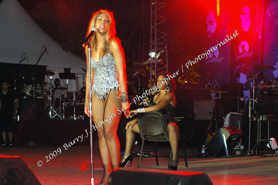 Toni Braxton @ Reggae Sumfest 2009 - International Night 2 - Reggae Sumfest 2009,Catherine Hall, Montego Bay, St. James, Jamaica W.I. - Saturday, July 25, 2009 - Reggae Sumfest 2009, July 19 - 25, 2009 - Photographs by Net2Market.com - Barry J. Hough Sr. Photojournalist/Photograper - Photographs taken with a Nikon D70, D100, or D300 - Negril Travel Guide, Negril Jamaica WI - http://www.negriltravelguide.com - info@negriltravelguide.com...!