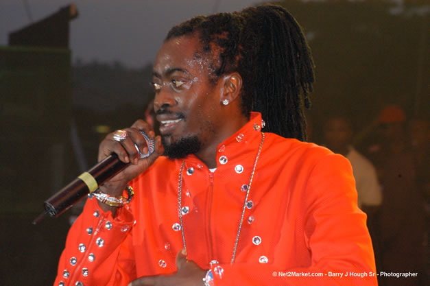 Beenie Man - Red Stripe Reggae Sumfest 2006 - Stormfront - The Blazing Dance Hall Night - Thursday, July 20, 2006 - Catherine Hall Venue - Montego Bay, Jamaica - Negril Travel Guide, Negril Jamaica WI - http://www.negriltravelguide.com - info@negriltravelguide.com...!