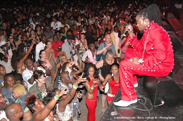 Beenie Man - Red Stripe Reggae Sumfest 2006 - Stormfront - The Blazing Dance Hall Night - Thursday, July 20, 2006 - Catherine Hall Venue - Montego Bay, Jamaica - Negril Travel Guide, Negril Jamaica WI - http://www.negriltravelguide.com - info@negriltravelguide.com...!