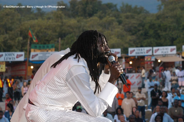 Buju Banton - Red Stripe Reggae Sumfest 2006 - The Summit - Jamaica's Greatest, The World's Best - Saturday, July 22, 2006 - Montego Bay, Jamaica - Negril Travel Guide, Negril Jamaica WI - http://www.negriltravelguide.com - info@negriltravelguide.com...!