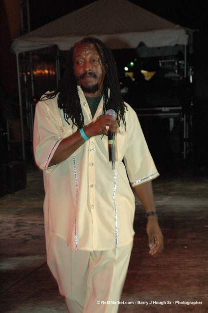 Mackie Conscious - Ignition - The Internation Fire Blazes - Friday, July 21, 2006 - Montego Bay, Jamaica - Negril Travel Guide, Negril Jamaica WI - http://www.negriltravelguide.com - info@negriltravelguide.com...!