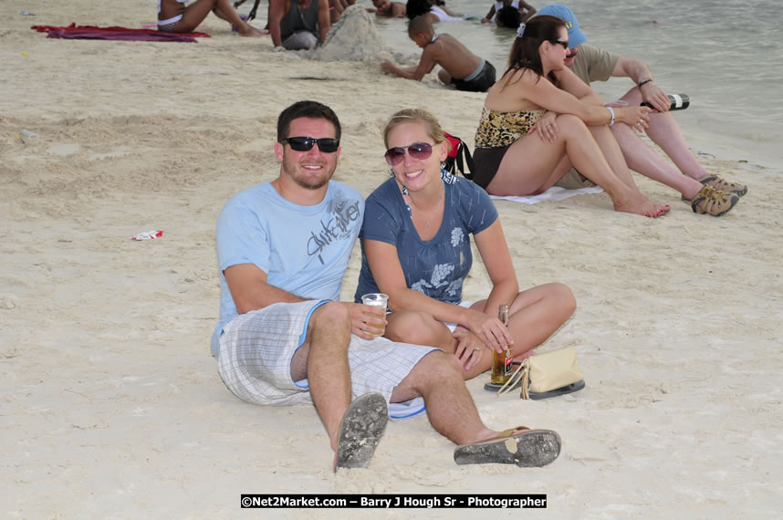 Reggae Sumfest Beach Party at Tropical Beach, Montego Bay - Sunday, July 13, 2008 - Negril Travel Guide, Negril Jamaica WI - http://www.negriltravelguide.com - info@negriltravelguide.com...!