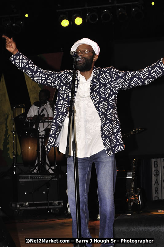 Beres Hammond @ Reggae Sumfest 2008 International Night 2, Catherine Hall, Montego Bay - Saturday, July 19, 2008 - Reggae Sumfest 2008 July 13 - July 19, 2008 - Photographs by Net2Market.com - Barry J. Hough Sr. Photojournalist/Photograper - Photographs taken with a Nikon D300 - Negril Travel Guide, Negril Jamaica WI - http://www.negriltravelguide.com - info@negriltravelguide.com...!