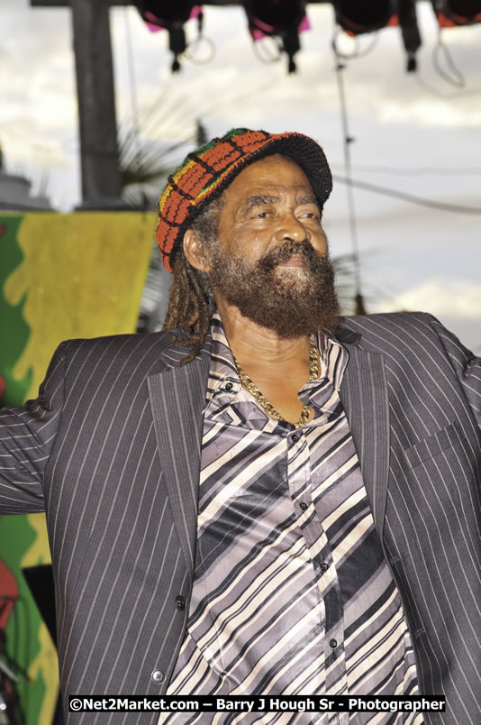 John Holt @ Reggae Sumfest 2008 International Night 2, Catherine Hall, Montego Bay - Saturday, July 19, 2008 - Reggae Sumfest 2008 July 13 - July 19, 2008 - Photographs by Net2Market.com - Barry J. Hough Sr. Photojournalist/Photograper - Photographs taken with a Nikon D300 - Negril Travel Guide, Negril Jamaica WI - http://www.negriltravelguide.com - info@negriltravelguide.com...!