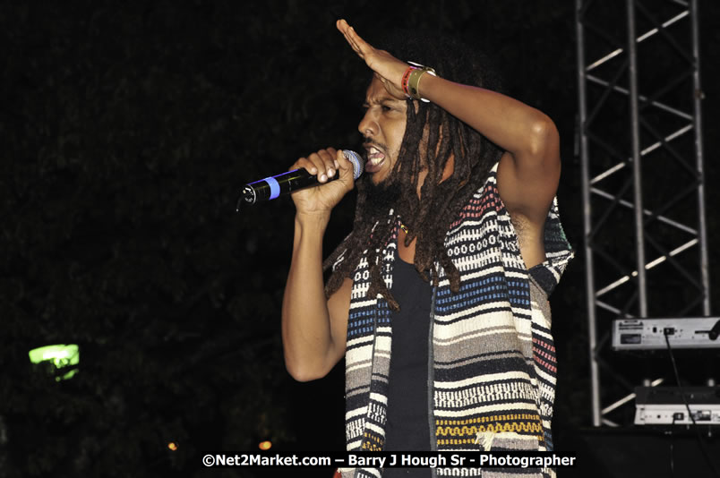 Rootz Underground @ Reggae Sumfest 2008 International Night 2, Catherine Hall, Montego Bay - Saturday, July 19, 2008 - Reggae Sumfest 2008 July 13 - July 19, 2008 - Photographs by Net2Market.com - Barry J. Hough Sr. Photojournalist/Photograper - Photographs taken with a Nikon D300 - Negril Travel Guide, Negril Jamaica WI - http://www.negriltravelguide.com - info@negriltravelguide.com...!