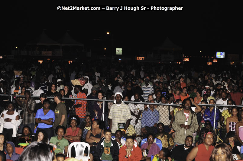 T - Pain @ Reggae Sumfest 2008 International Night 2, Catherine Hall, Montego Bay - Saturday, July 19, 2008 - Reggae Sumfest 2008 July 13 - July 19, 2008 - Photographs by Net2Market.com - Barry J. Hough Sr. Photojournalist/Photograper - Photographs taken with a Nikon D300 - Negril Travel Guide, Negril Jamaica WI - http://www.negriltravelguide.com - info@negriltravelguide.com...!