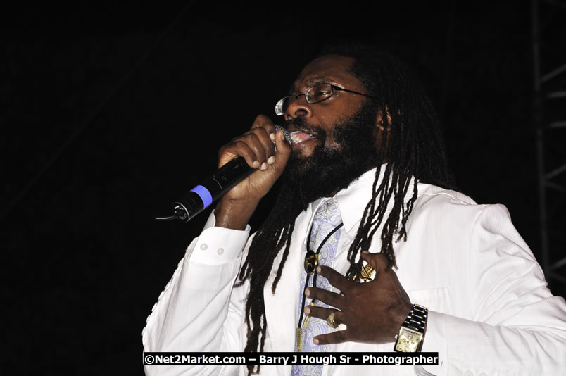 Tarrus Riley @ Reggae Sumfest 2008 International Night 2, Catherine Hall, Montego Bay - Saturday, July 19, 2008 - Reggae Sumfest 2008 July 13 - July 19, 2008 - Photographs by Net2Market.com - Barry J. Hough Sr. Photojournalist/Photograper - Photographs taken with a Nikon D300 - Negril Travel Guide, Negril Jamaica WI - http://www.negriltravelguide.com - info@negriltravelguide.com...!