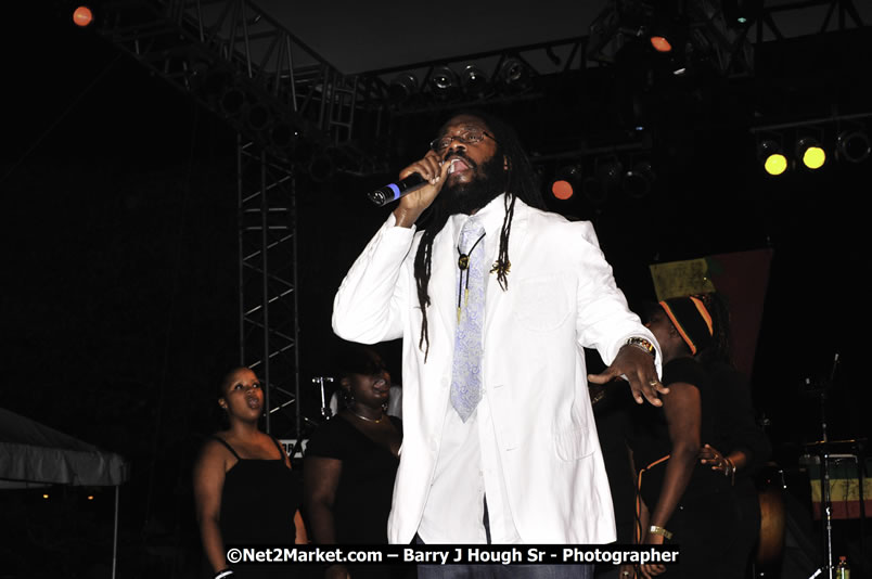 Tarrus Riley @ Reggae Sumfest 2008 International Night 2, Catherine Hall, Montego Bay - Saturday, July 19, 2008 - Reggae Sumfest 2008 July 13 - July 19, 2008 - Photographs by Net2Market.com - Barry J. Hough Sr. Photojournalist/Photograper - Photographs taken with a Nikon D300 - Negril Travel Guide, Negril Jamaica WI - http://www.negriltravelguide.com - info@negriltravelguide.com...!