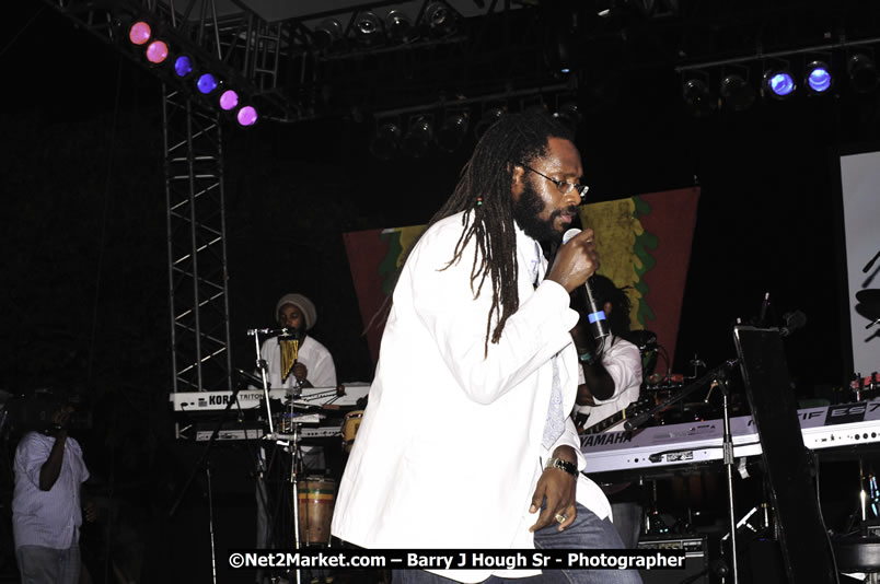 Tarrus Riley @ Reggae Sumfest 2008 International Night 2, Catherine Hall, Montego Bay - Saturday, July 19, 2008 - Reggae Sumfest 2008 July 13 - July 19, 2008 - Photographs by Net2Market.com - Barry J. Hough Sr. Photojournalist/Photograper - Photographs taken with a Nikon D300 - Negril Travel Guide, Negril Jamaica WI - http://www.negriltravelguide.com - info@negriltravelguide.com...!