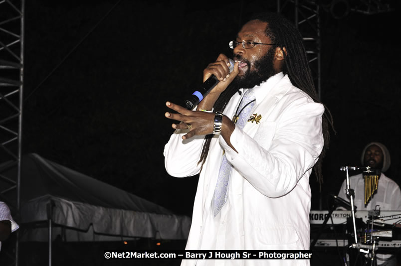  Tarrus Riley - Live in Concert - at the One Love Reggae Concert Series 09/10 @ Negril Escape Resort & Spa - Also Featuring: Mistic Bowie, Monday Justice, Cash, Dean Frazier - DJ Gemini - MC Oliver Cargill, Negril Escape Resort & Spa, One Love Drive, West End, Negril, Westmoreland, Jamaica W.I. - Tuesday, November 17, 2009 - Photographs by Net2Market.com - Barry J. Hough Sr, Photographer / Photojournalist - Photos taken with a Nikon D70, D100, or D300 - Negril Travel Guide, Negril Jamaica WI - http://www.negriltravelguide.com - info@negriltravelguide.com...!