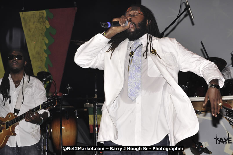  Tarrus Riley - Live in Concert - at the One Love Reggae Concert Series 09/10 @ Negril Escape Resort & Spa - Also Featuring: Mistic Bowie, Monday Justice, Cash, Dean Frazier - DJ Gemini - MC Oliver Cargill, Negril Escape Resort & Spa, One Love Drive, West End, Negril, Westmoreland, Jamaica W.I. - Tuesday, November 17, 2009 - Photographs by Net2Market.com - Barry J. Hough Sr, Photographer / Photojournalist - Photos taken with a Nikon D70, D100, or D300 - Negril Travel Guide, Negril Jamaica WI - http://www.negriltravelguide.com - info@negriltravelguide.com...!