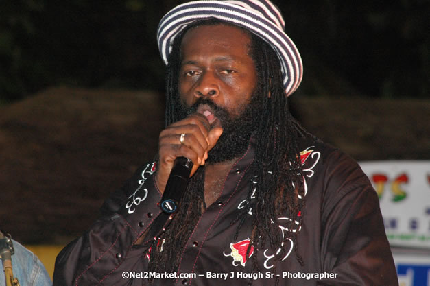 Tarrus Riley, Jimmy Riley, and Dwayne Stephensen - Money Cologne Promotions in association with "British Link Up" presents Summer Jam featuring She's Royal Tarrus Riley & Jimmy Riley - Plus Ras Slick, Sham Dawg, and Whiskey Bagio @ Roots Bamboo, Norman Manley Boulevard, Negril, Jamaica W.I. - Backed up Dean Fraser & The Hurricanne Band - MC Barry G and Rev. BB - July 25, 2007 - Negril Travel Guide.com, Negril Jamaica WI - http://www.negriltravelguide.com - info@negriltravelguide.com...!