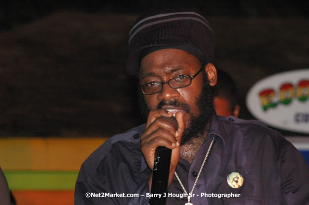 Tarrus Riley, Jimmy Riley, and Dwayne Stephensen - Money Cologne Promotions in association with "British Link Up" presents Summer Jam featuring She's Royal Tarrus Riley & Jimmy Riley - Plus Ras Slick, Sham Dawg, and Whiskey Bagio @ Roots Bamboo, Norman Manley Boulevard, Negril, Jamaica W.I. - Backed up Dean Fraser & The Hurricanne Band - MC Barry G and Rev. BB - July 25, 2007 - Negril Travel Guide.com, Negril Jamaica WI - http://www.negriltravelguide.com - info@negriltravelguide.com...!