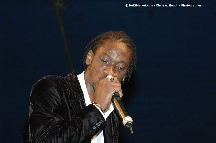 Bounty Killer - Smile Jamaica, Nine Miles, St Anns, Jamaica - Saturday, February 10, 2007 - The Smile Jamaica Concert, a symbolic homecoming in Bob Marley's birthplace of Nine Miles - Negril Travel Guide, Negril Jamaica WI - http://www.negriltravelguide.com - info@negriltravelguide.com...!