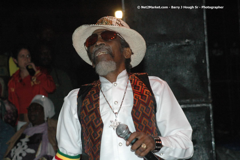 Bunny Wailer - Smile Jamaica, Nine Miles, St Anns, Jamaica - Saturday, February 10, 2007 - The Smile Jamaica Concert, a symbolic homecoming in Bob Marley's birthplace of Nine Miles - Negril Travel Guide, Negril Jamaica WI - http://www.negriltravelguide.com - info@negriltravelguide.com...!