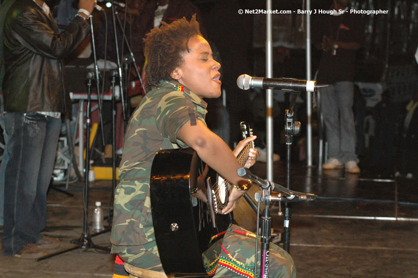 Etana - Smile Jamaica, Nine Miles, St Anns, Jamaica - Saturday, February 10, 2007 - The Smile Jamaica Concert, a symbolic homecoming in Bob Marley's birthplace of Nine Miles - Negril Travel Guide, Negril Jamaica WI - http://www.negriltravelguide.com - info@negriltravelguide.com...!