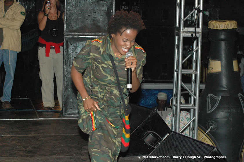 Etana - Smile Jamaica, Nine Miles, St Anns, Jamaica - Saturday, February 10, 2007 - The Smile Jamaica Concert, a symbolic homecoming in Bob Marley's birthplace of Nine Miles - Negril Travel Guide, Negril Jamaica WI - http://www.negriltravelguide.com - info@negriltravelguide.com...!