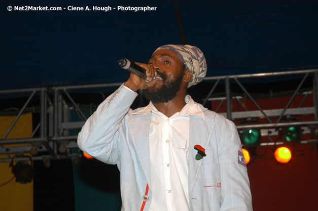 Lutan Fyah - Smile Jamaica, Nine Miles, St Anns, Jamaica - Saturday, February 10, 2007 - The Smile Jamaica Concert, a symbolic homecoming in Bob Marley's birthplace of Nine Miles - Negril Travel Guide, Negril Jamaica WI - http://www.negriltravelguide.com - info@negriltravelguide.com...!