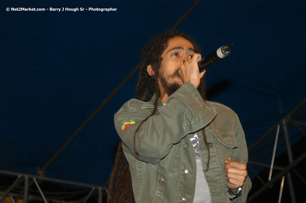 The Marley Brother's - Damian, Stephen, Julian, and Kimani - Smile Jamaica, Nine Miles, St Anns, Jamaica - Saturday, February 10, 2007 - The Smile Jamaica Concert, a symbolic homecoming in Bob Marley's birthplace of Nine Miles - Negril Travel Guide, Negril Jamaica WI - http://www.negriltravelguide.com - info@negriltravelguide.com...!