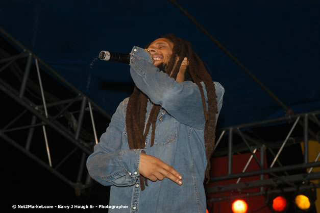 The Marley Brother's - Damian, Stephen, Julian, and Kimani - Smile Jamaica, Nine Miles, St Anns, Jamaica - Saturday, February 10, 2007 - The Smile Jamaica Concert, a symbolic homecoming in Bob Marley's birthplace of Nine Miles - Negril Travel Guide, Negril Jamaica WI - http://www.negriltravelguide.com - info@negriltravelguide.com...!