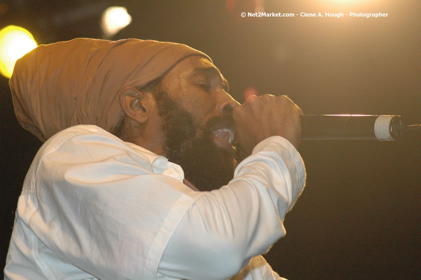 Spragga Benz - Smile Jamaica, Nine Miles, St Anns, Jamaica - Saturday, February 10, 2007 - The Smile Jamaica Concert, a symbolic homecoming in Bob Marley's birthplace of Nine Miles - Negril Travel Guide, Negril Jamaica WI - http://www.negriltravelguide.com - info@negriltravelguide.com...!