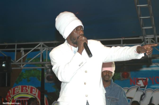 Sizzla - Spring Break 2005 -  6th Anniversary - All Day - All Night - Photo Gallery - Sunday, March 13th - Long Bay Beach, Negril Jamaica - Negril Travel Guide, Negril Jamaica WI - http://www.negriltravelguide.com - info@negriltravelguide.com...!