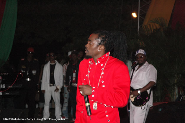 Beenie Man - Red Stripe Reggae Sumfest 2006 - Stormfront - The Blazing Dance Hall Night - Thursday, July 20, 2006 - Catherine Hall Venue - Montego Bay, Jamaica - Negril Travel Guide, Negril Jamaica WI - http://www.negriltravelguide.com - info@negriltravelguide.com...!