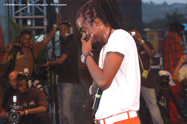 Beenie Man - Red Stripe Reggae Sumfest 2006 - Stormfront - The Blazing Dance Hall Night - Thursday, July 20, 2006 - Catherine Hall Venue - Montego Bay, Jamaica - Negril Travel Guide, Negril Jamaica WI - http://www.negriltravelguide.com - info@negriltravelguide.com...!