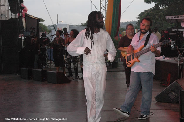 Buju Banton - Red Stripe Reggae Sumfest 2006 - The Summit - Jamaica's Greatest, The World's Best - Saturday, July 22, 2006 - Montego Bay, Jamaica - Negril Travel Guide, Negril Jamaica WI - http://www.negriltravelguide.com - info@negriltravelguide.com...!